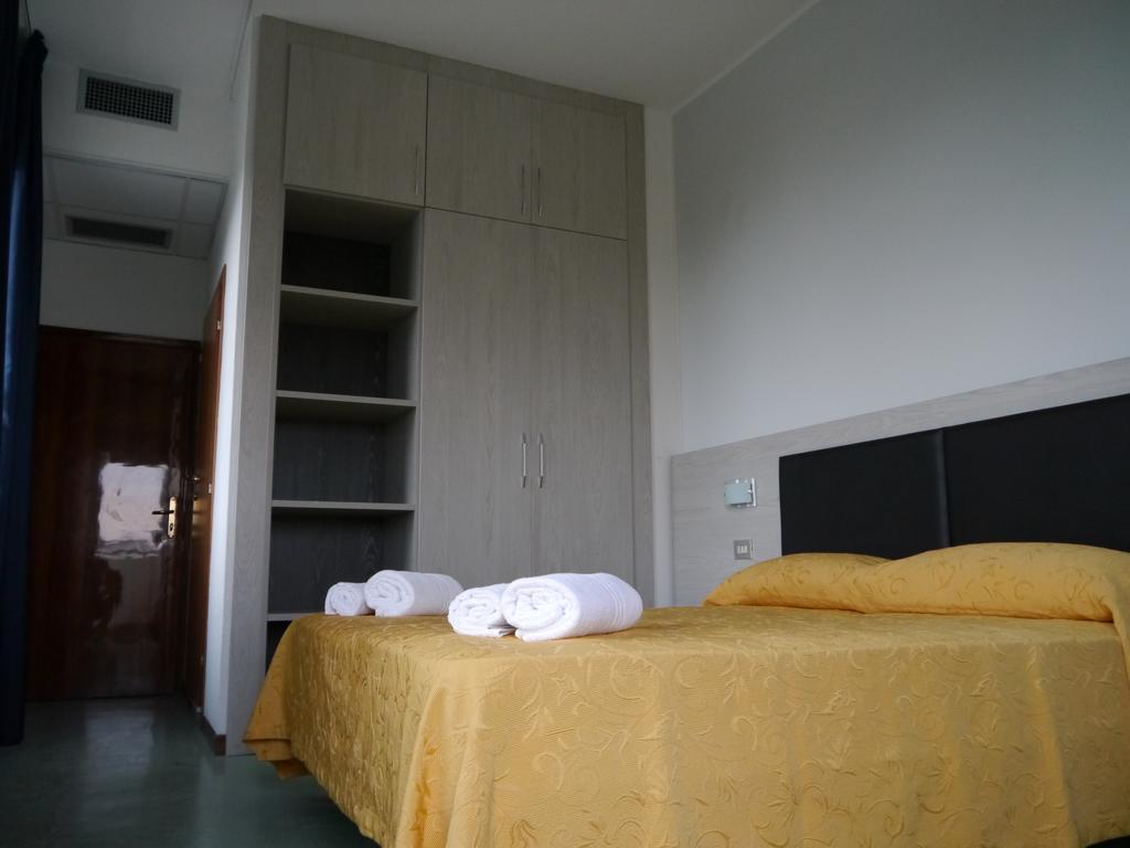 מילאנו מריטימה Hotel Monaco - Parcheggio Incluso Min 2 Gg מראה חיצוני תמונה