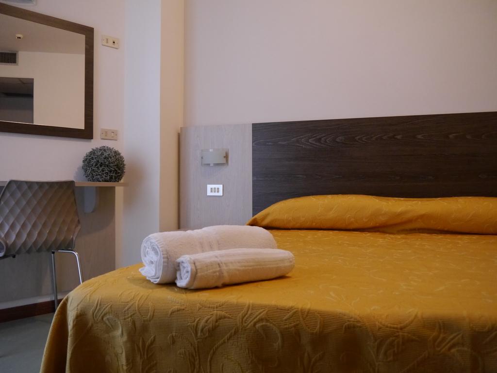 מילאנו מריטימה Hotel Monaco - Parcheggio Incluso Min 2 Gg מראה חיצוני תמונה